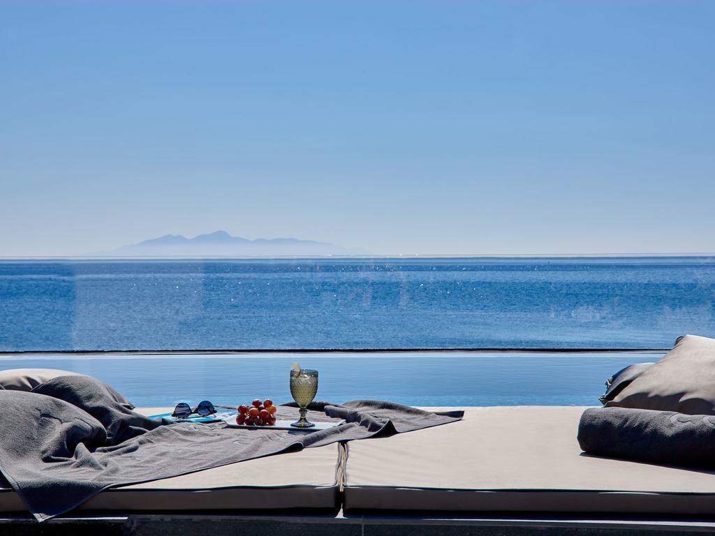 Incognito Beach Villa Santorini Kamari  Exterior photo