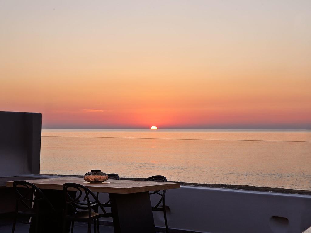Incognito Beach Villa Santorini Kamari  Exterior photo